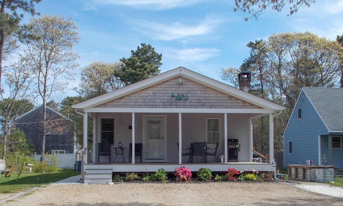 Lagoon Heights House | Island bliss located near shops and eateries-several island beaches also nearby