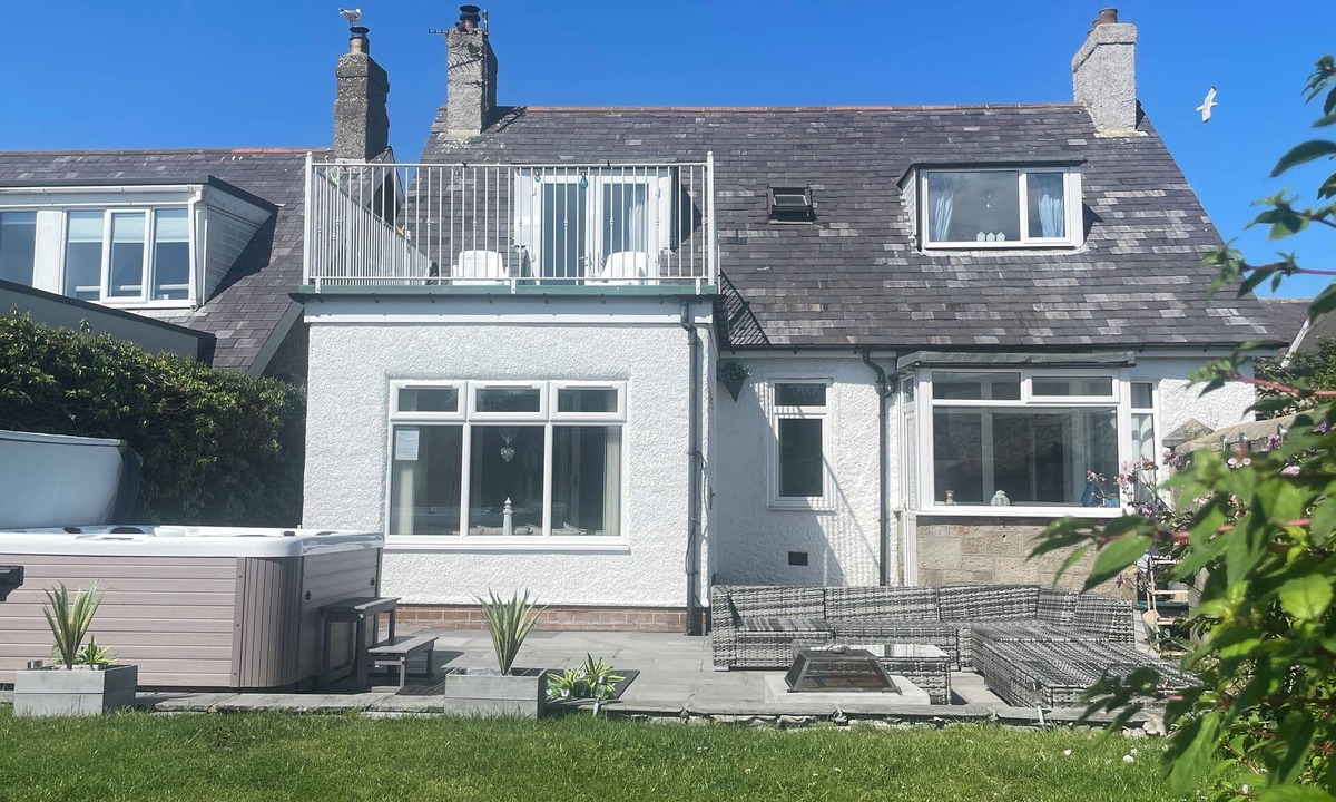 North Sunderland House | Ivy Cottage Seahouses Seaside Retreat