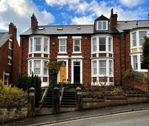 Durham House | "Ivyholme" Superb Premium House in Central Durham Location