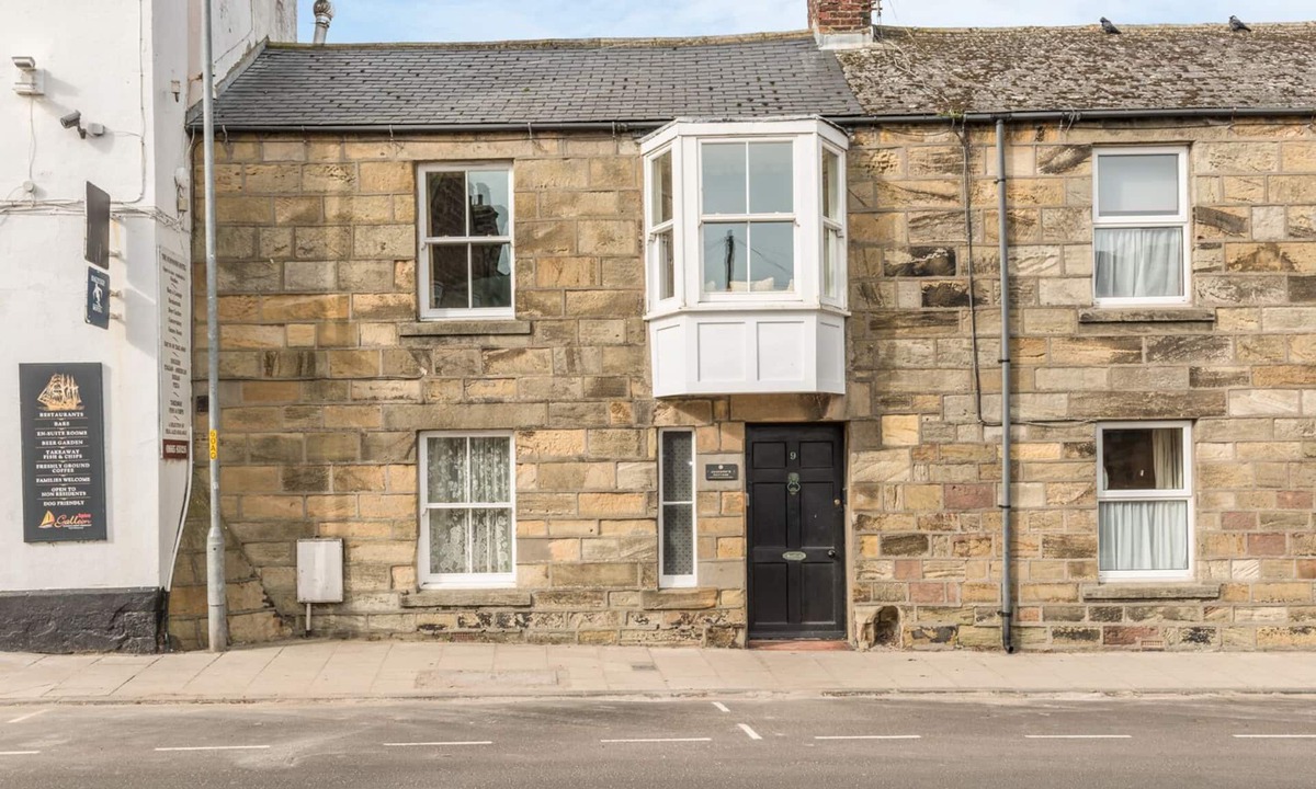 South Charlton Cottage | JACKSON COTTAGE, family friendly in Alnmouth