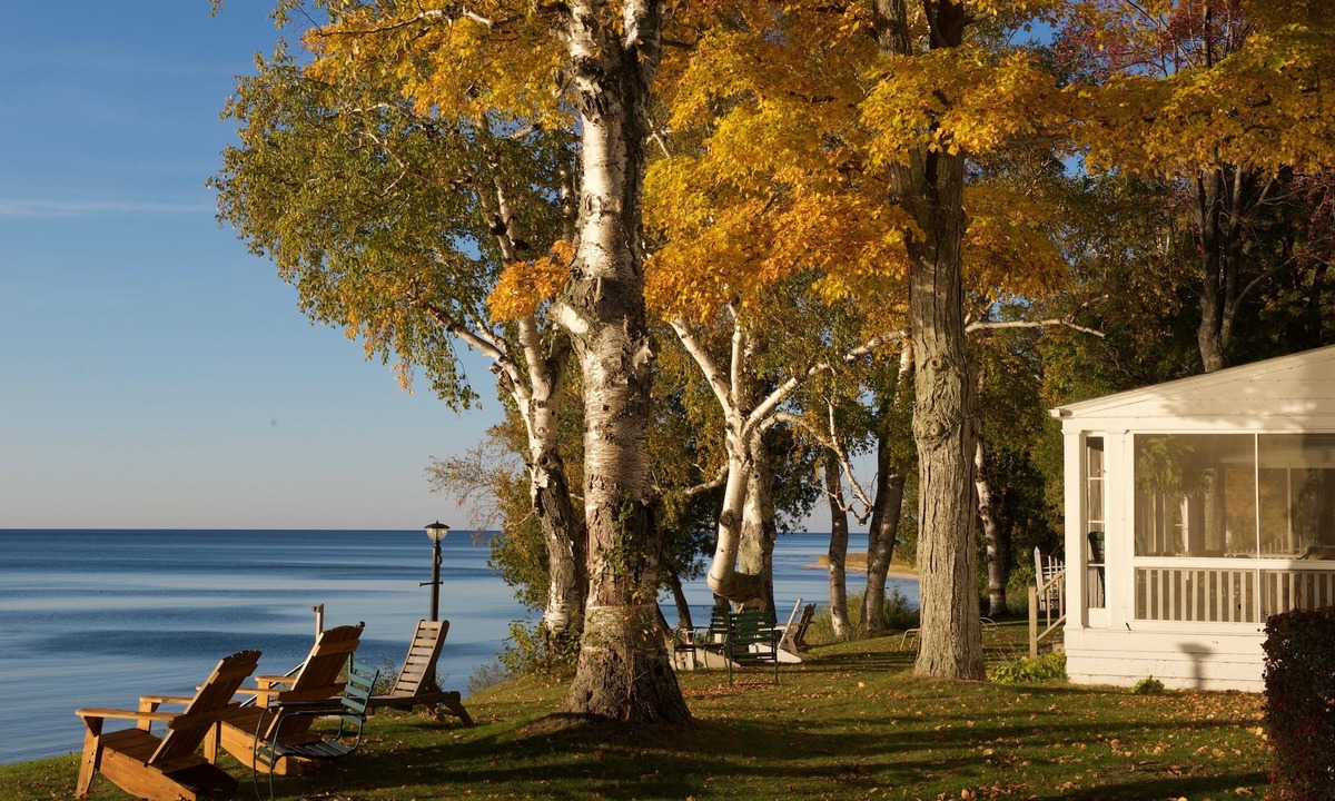 Lake Leelanau Cottage | JOLLI-LODGE~Beach Resort in Leland