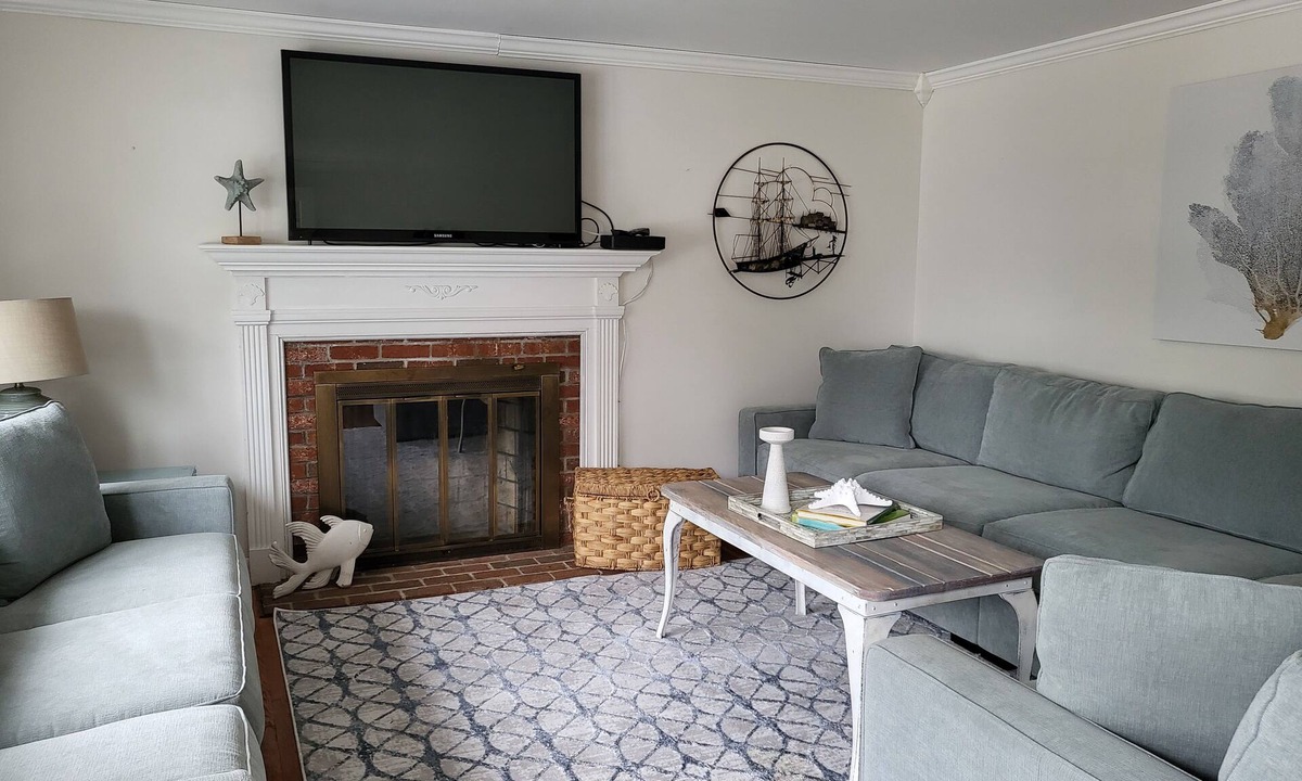 Dennis Port House | June openings! Renovated home, central AC, walk to beach, Capt Chase, Dennisport