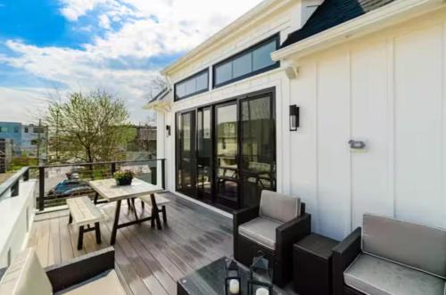 Italian Village House | Jungle House Designer Residences - Downtown Columbus