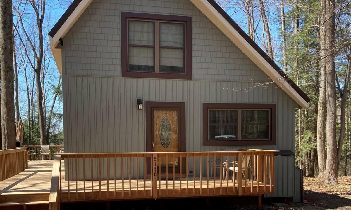 Kalkaska Cottage | Kalkaska Getaway: Summer at Manistee Lake | Kayaks Included