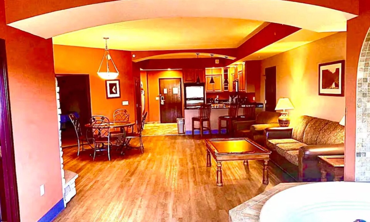 Wisconsin Dells Condo | Karmak 2 bedroom condo on the first floor.