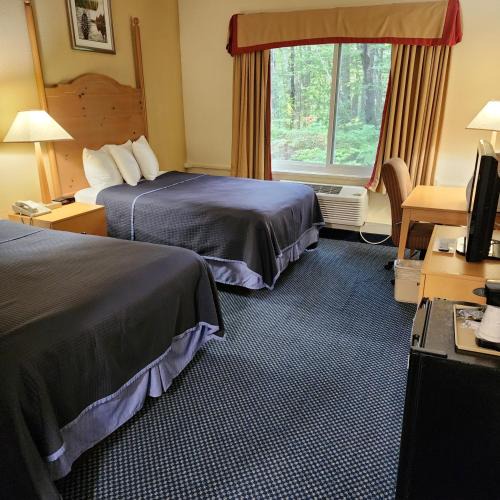 Sherman Station Hotel | Katahdin Inn & Suites