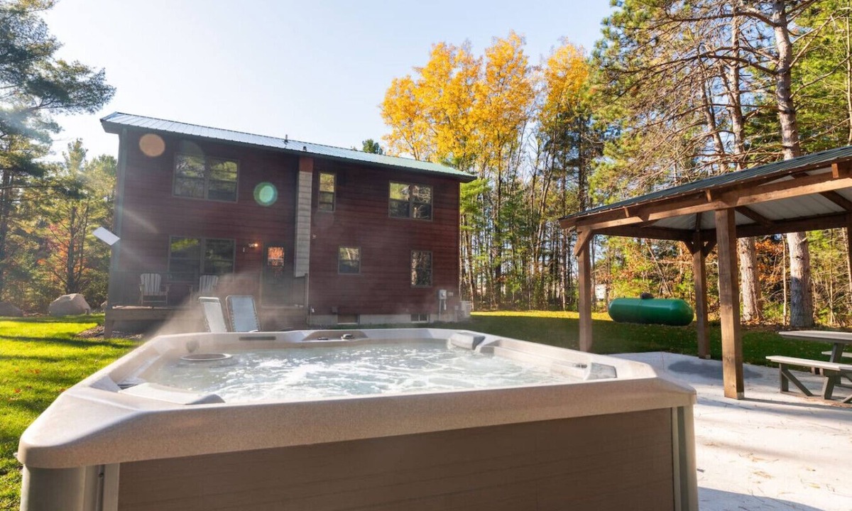 Hayward House | Kavanagh Bay Resort|Hot Tub&Sauna #1