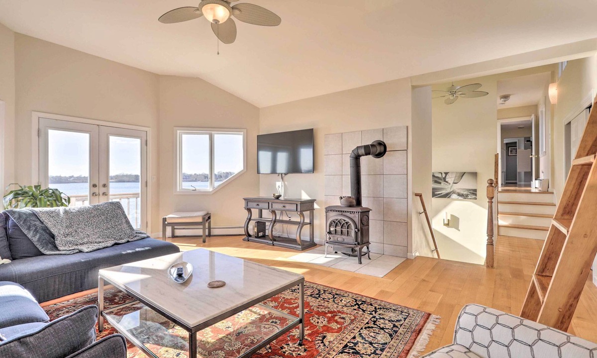 Kenyon House | Kayaks, Deck & Pond Access: Rhode Island Retreat!
