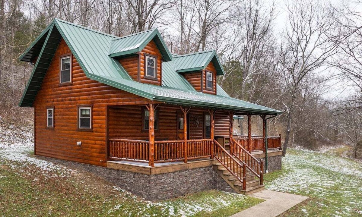 Elizaville House | Kentucky Cabin Getaway w/Loft Sleeping