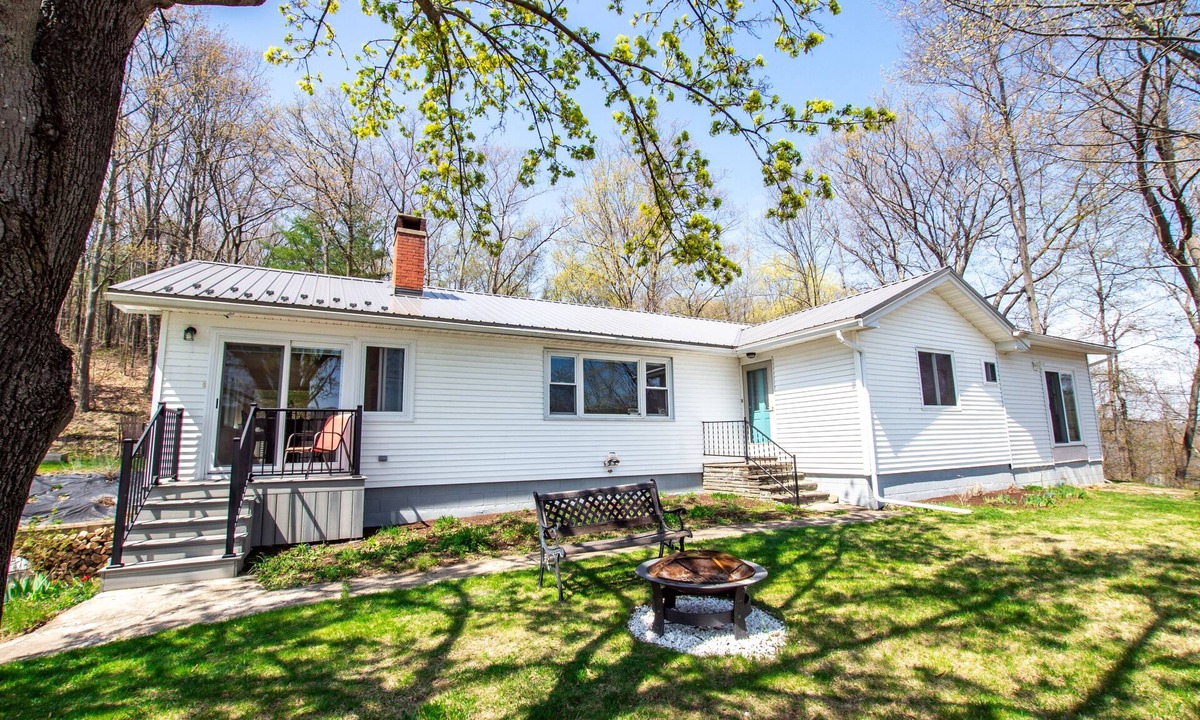Branchport House | Keuka Lake Retreat with Lake Front and Land! Close to Penn Yan and Hammondsport!