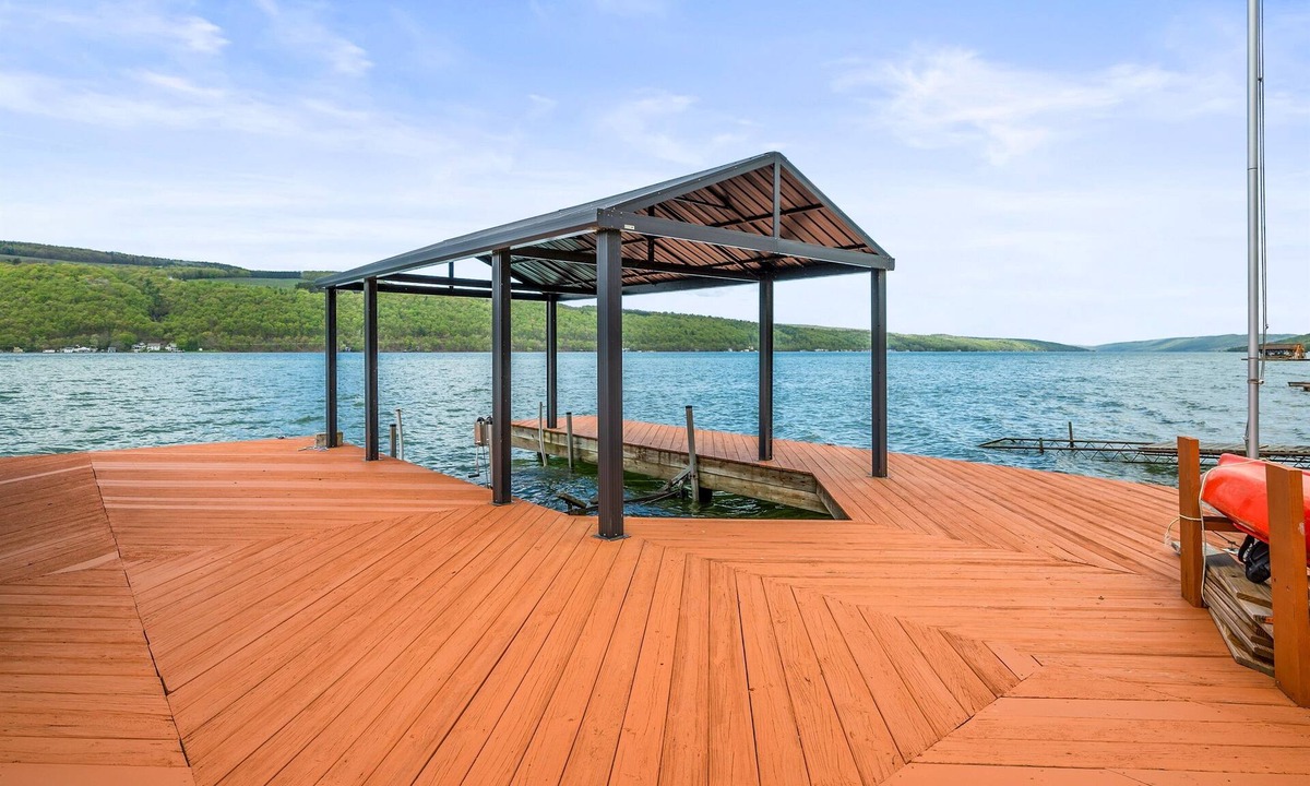 Hammondsport Cottage | Keuka Lakefront | Dock w/Boat Access | Kayak