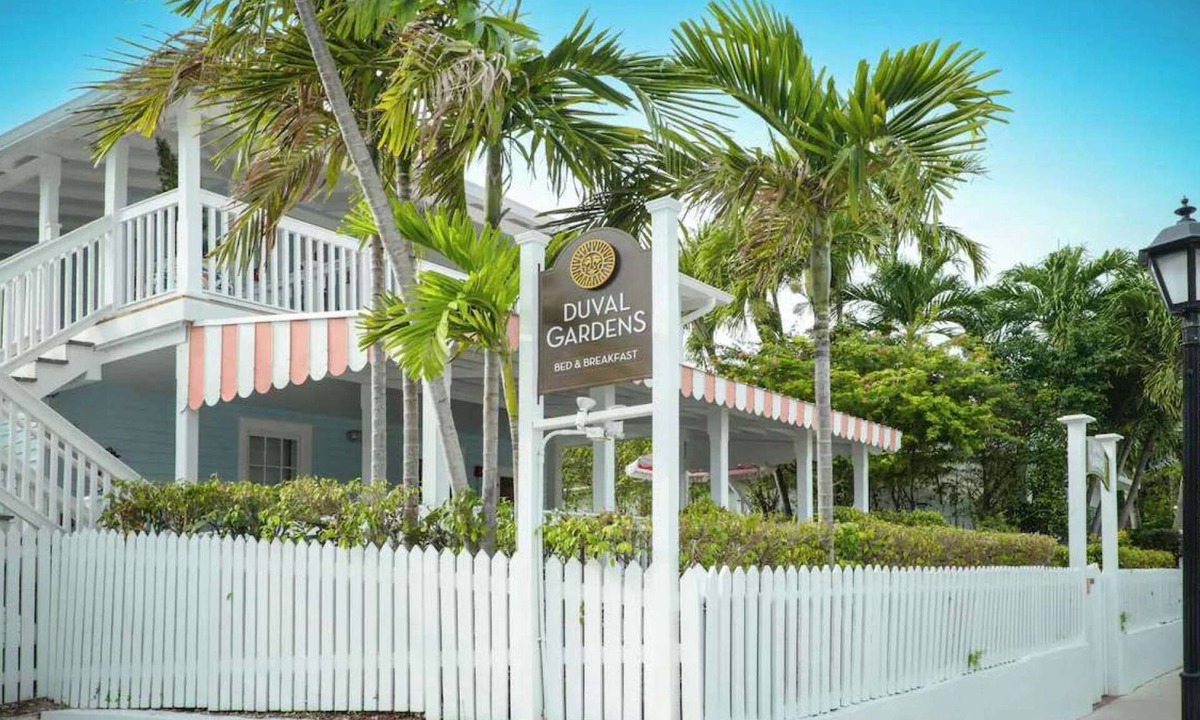 Uptown - Upper Duval Hotel | Key West Beach Stay + Free Breakfast, Pool & Spa