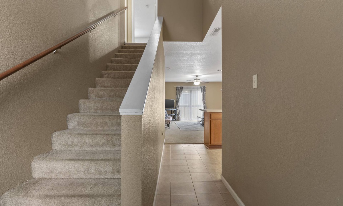 Manhattan House | King Bed and Walkout Deck KSMANE1212