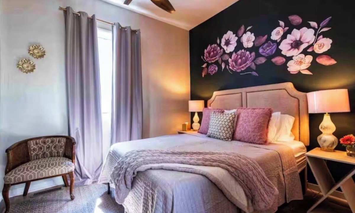 New Albany House | King bed with backyard oasis