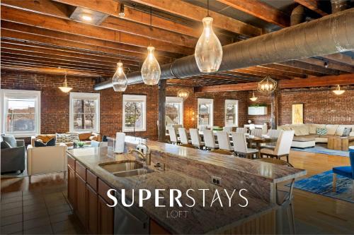 Shelby Park Apartment | KING Penthouse Sleep8 4Bed 3BR 2BA Swepson Loft