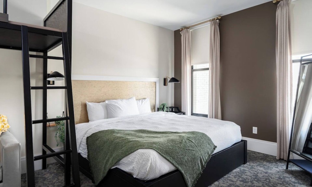 East Market District Apartment | King Studio, Lofted Twin, Hancock House Louisville