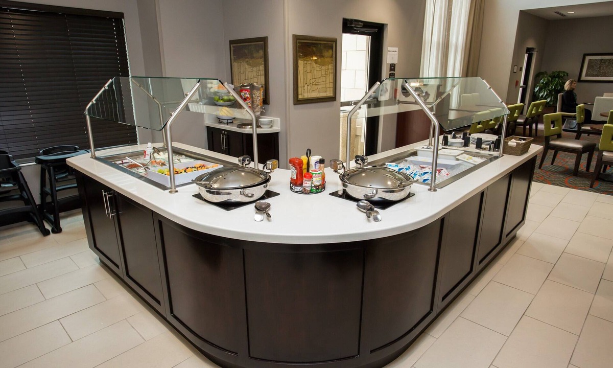 Miamisburg Condo | King Suite w/ Pool & Gym Access. FREE Breakfast!