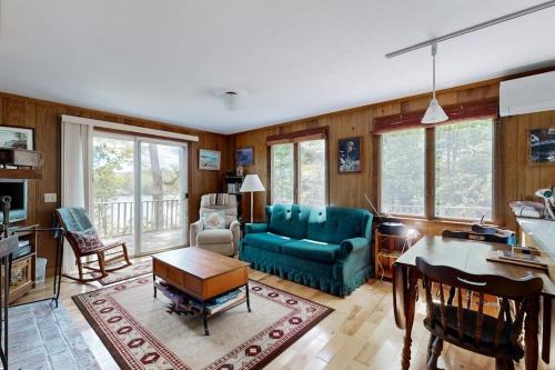 Mount Desert House | Lady Slipper Cottage: Charming Lakefront Retreat with Canoes, Kayaks, and Modern Comforts