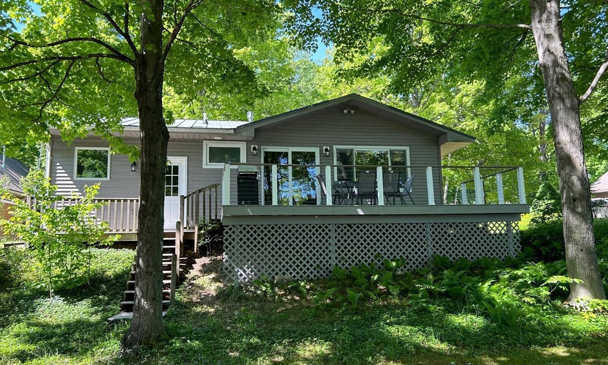 Lake Ann Cottage | Lake Ann, MI cozy waterfront cottage, quiet surroundings, private beach & dock