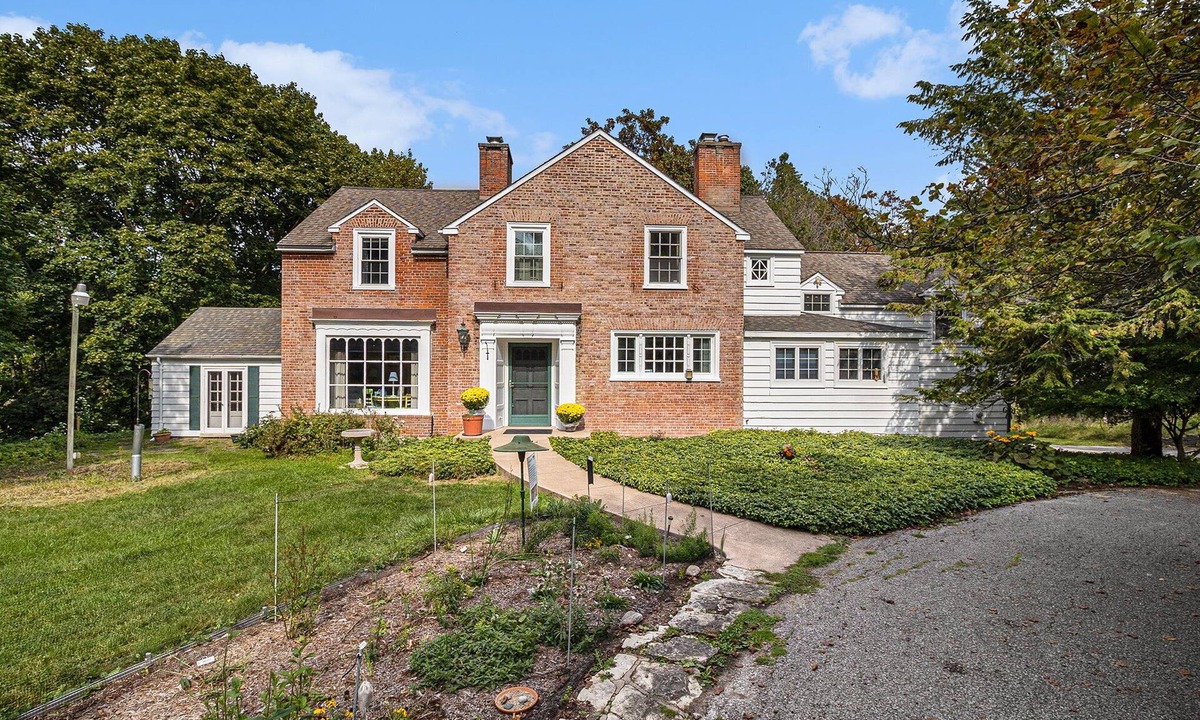 Manistee House | Lake Bluffs Farmhouse
