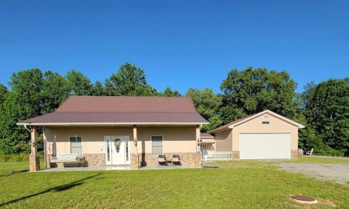 Nancy Cabin | Lake Cabin, Fishing Access, swimming, walk to lake, boat parking, fenced yard!