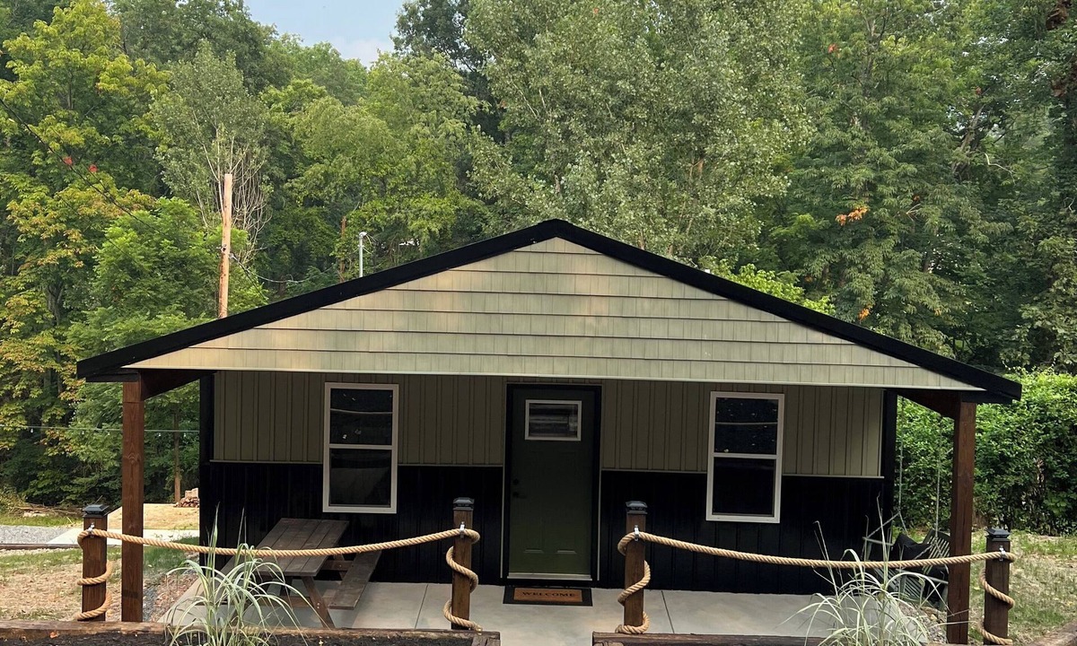 Glouster Cabin | Lake cabin, steps from dock 1