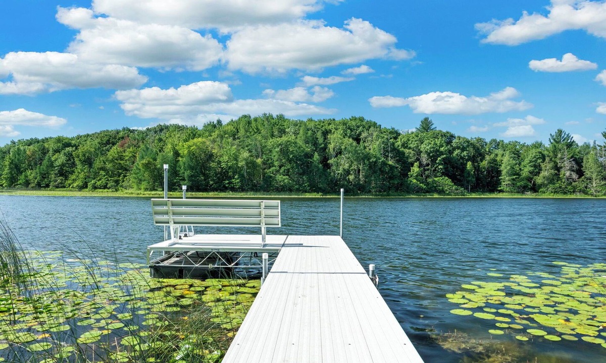 Oxford Cabin | Lake Cabin w/King Bed & Fire Pit near Dells