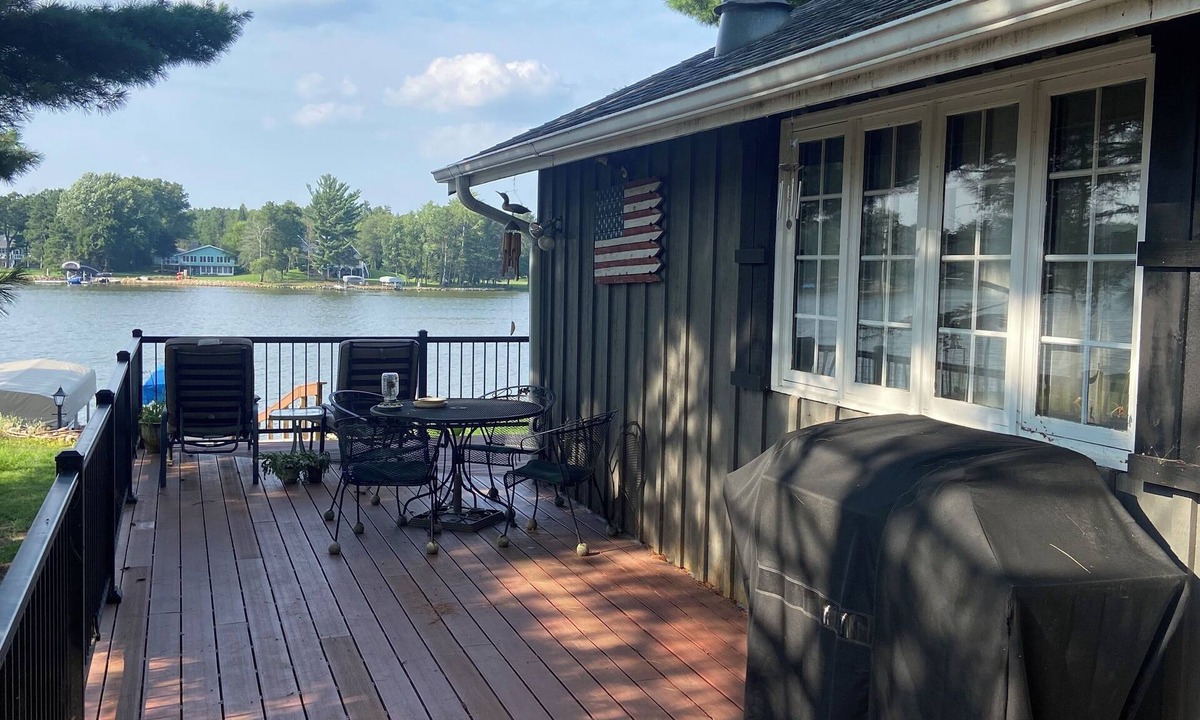 Nekoosa House | Lake Camelot, 4 bedroom, 2 baths, swimming, pier, fishing, fire pit, golf!