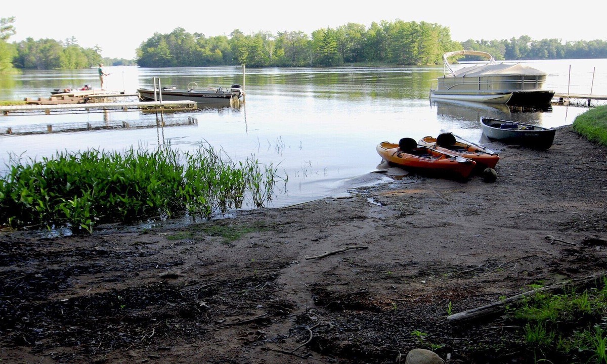 Hayward House | Lake Chippewa-Cabin-Saturday Weekly rentals 3 bedrooms 2 Bath
