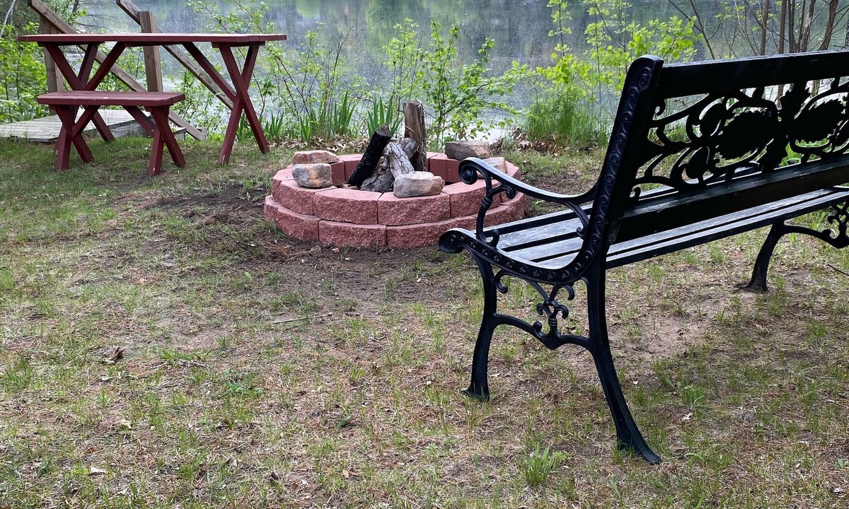 Friendship House | Lake Cottage 30 minutes from Wisconsin Dells.