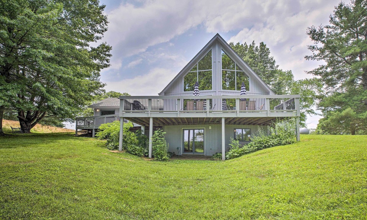 Mill Springs House | Lake Cumberland Home w/Deck + Water Access!