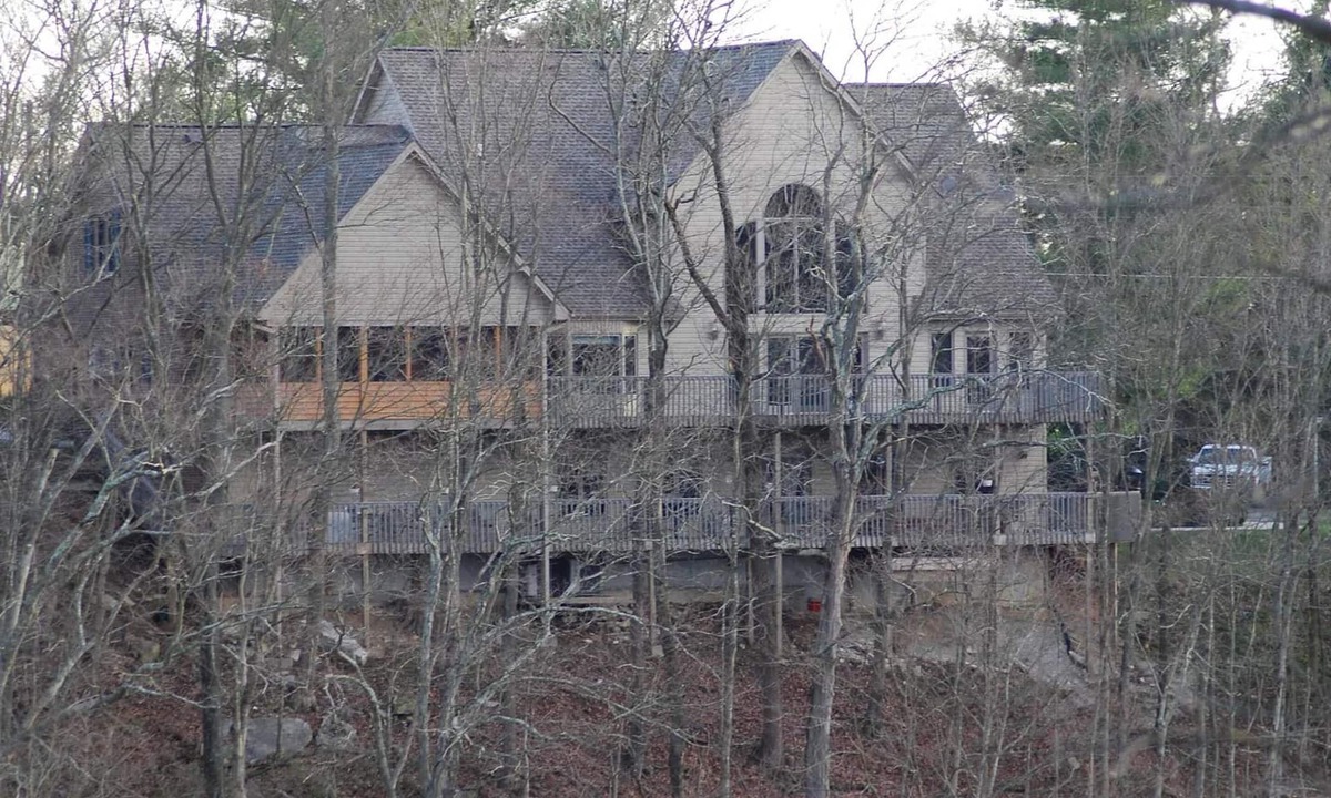 Sloans Valley House | Lake Cumberland Lakehouse Sleeps 26 Guests!