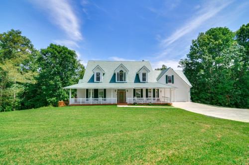 Jamestown House | Lake Cumberland Retreat w/Deck & Views!