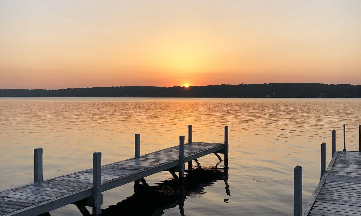 Delavan Lake House | Lake Delavan Guest House with boat slip!