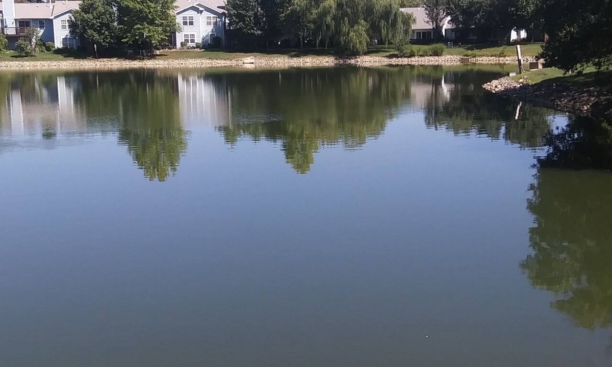 Muncie Condo | lake front 2 br condo close to bsu