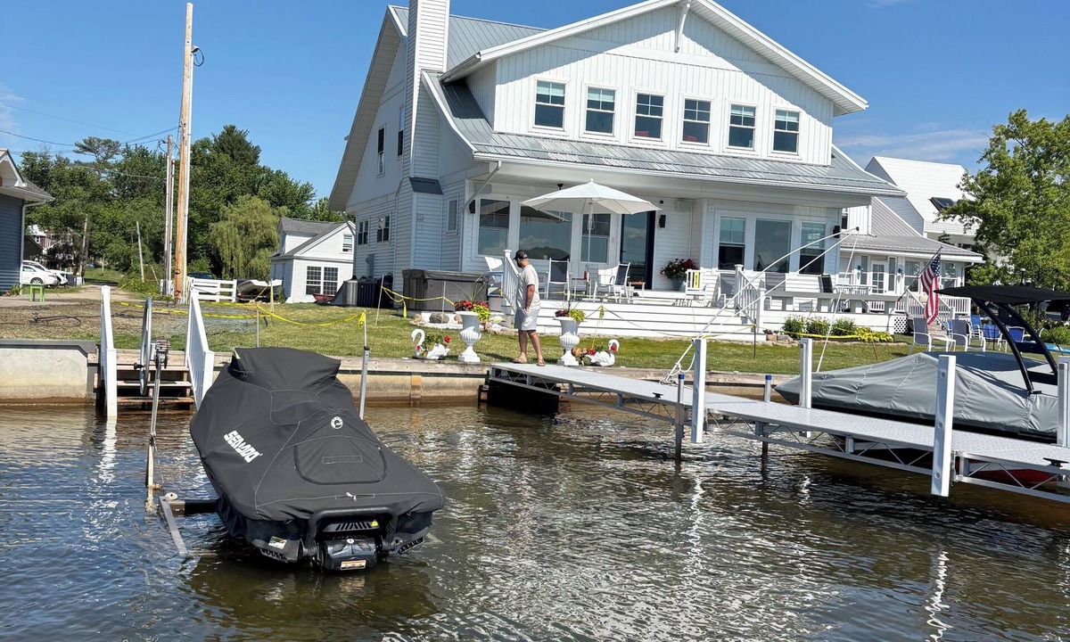 Conneaut Lakeshore Cottage | Lake Front Family Cottage with private dock & convenient swim area.