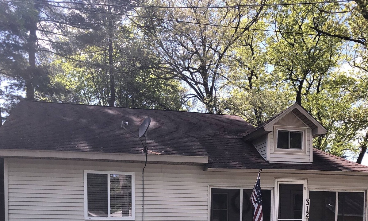 Lake Cottage | Lake George/Shingle Lake ~ WIFI ~ Pet Friendly ~ Cable - Walk to Lake
