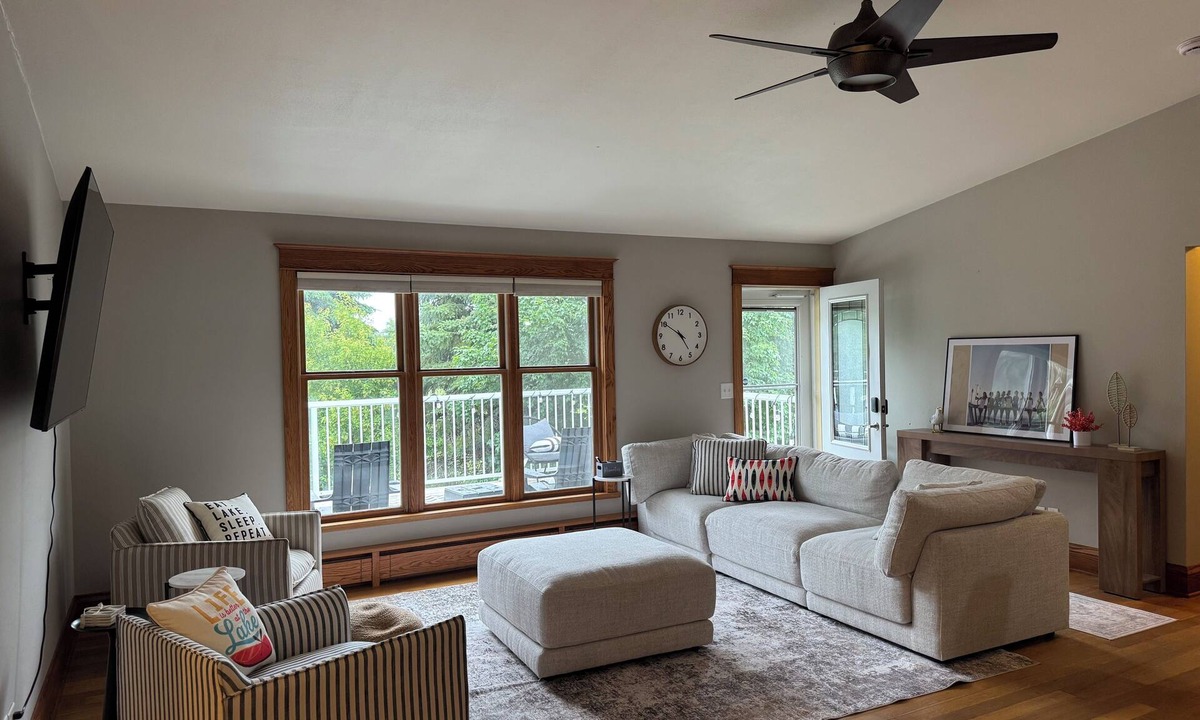 Farwell House | Lake house ON THE GOLF COURSE perfect for a quick fall getaway!