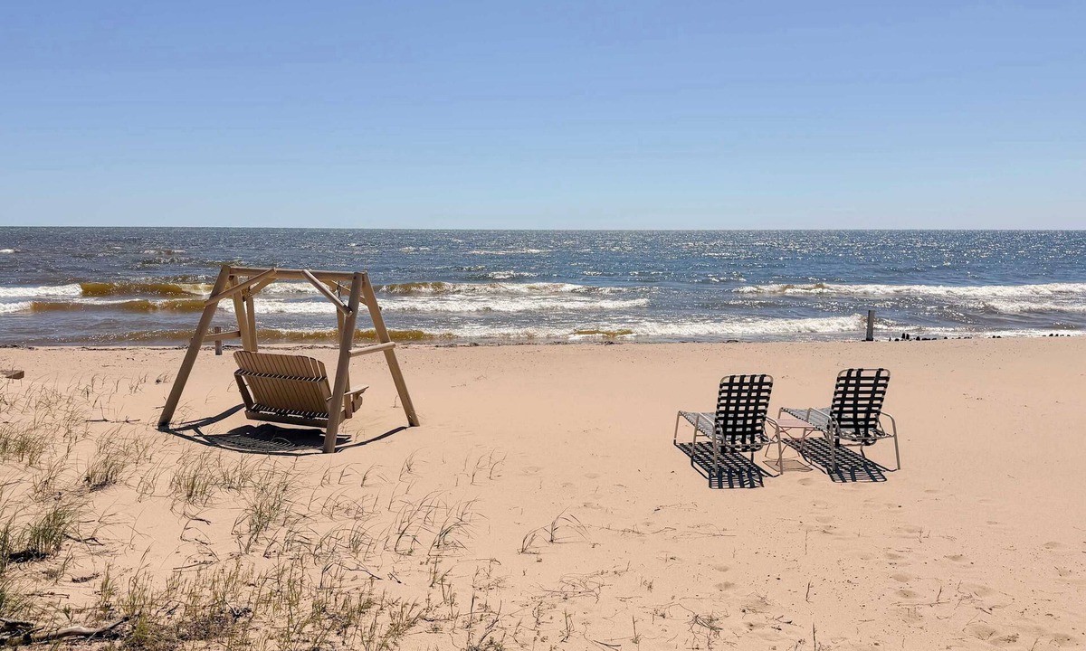 Oscoda Cabin | Lake Huron Cottage - Beach Access