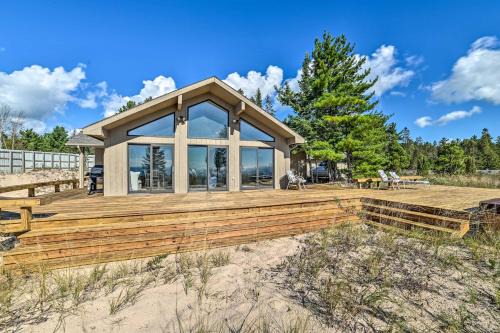 De Tour Village House | Lake Huron Home w/Direct Beach Access!