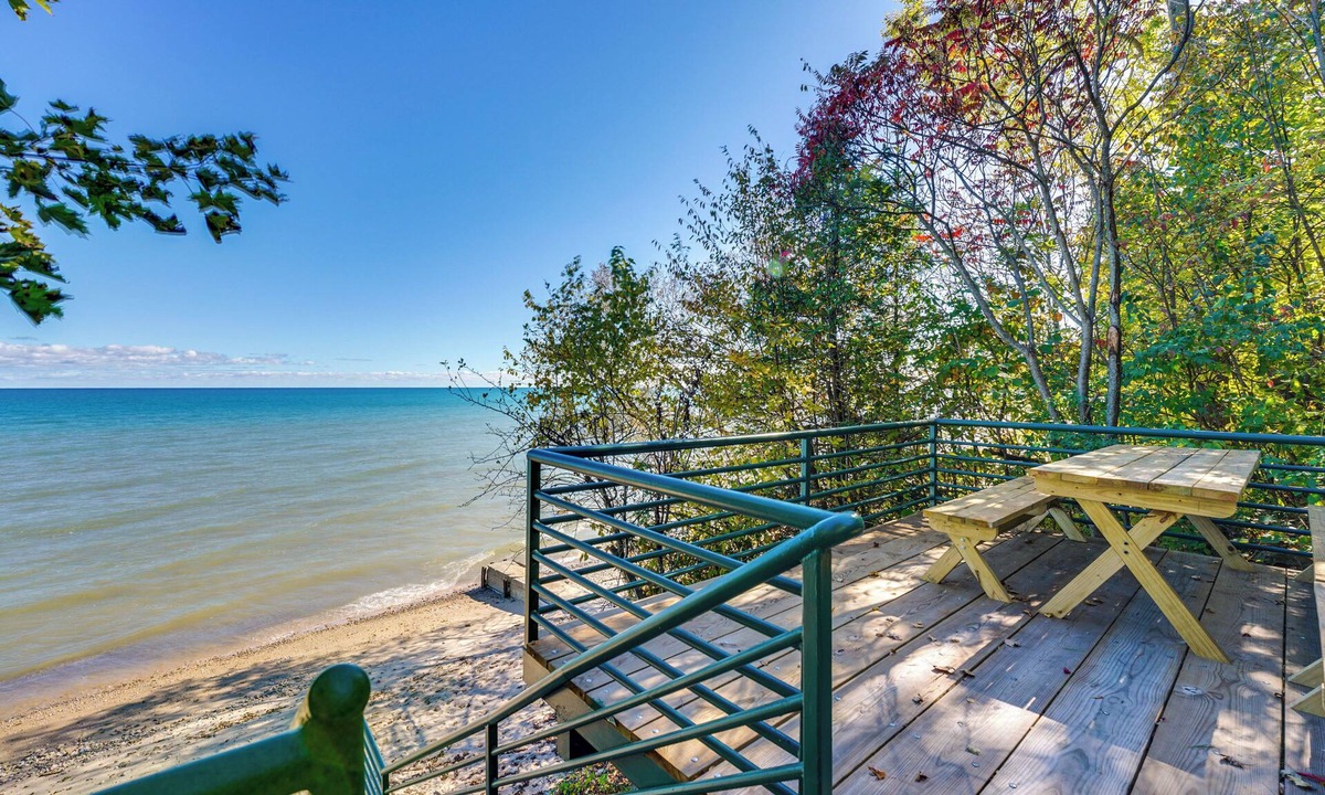 Lexington House | Lake Huron Retreat w/Hot Tub, Screened Porch!