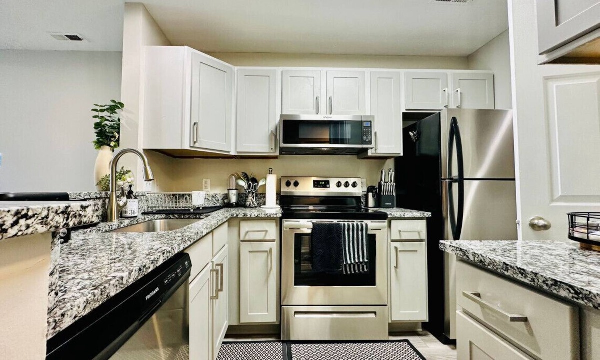 Wayne Apartment | Lake Living Speedway