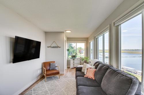 Alexandria House | Lake Mary Cottage w/Private Beach & Boat Dock