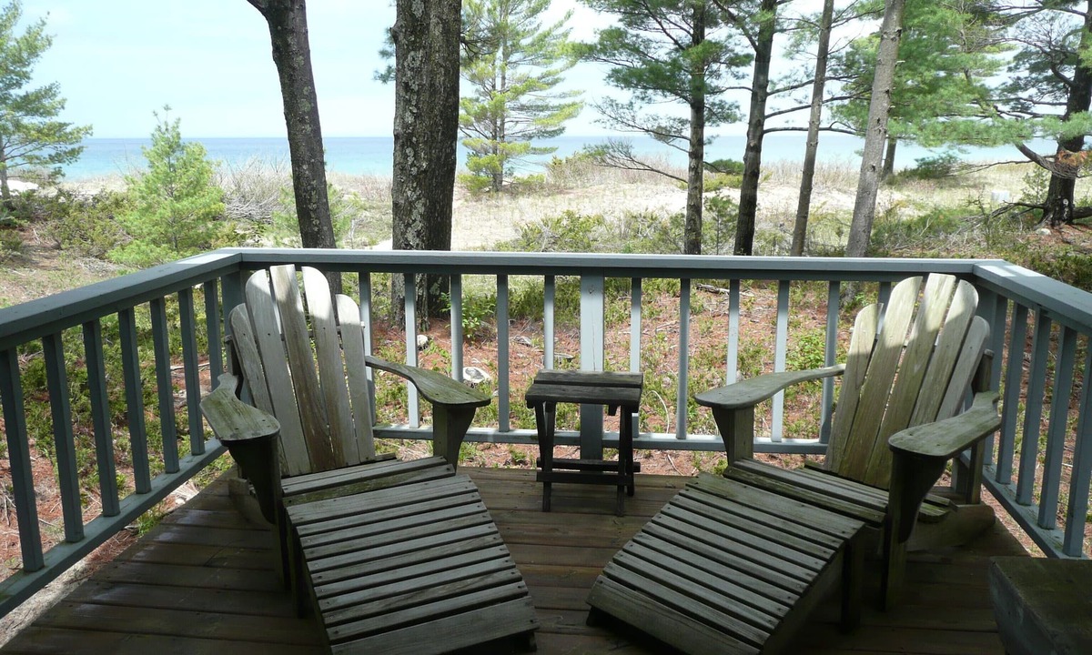 Glen Arbor Condo | Lake Michigan Beachfront Condo – 2BR/2BA, Deck & Views, Glen Arbor