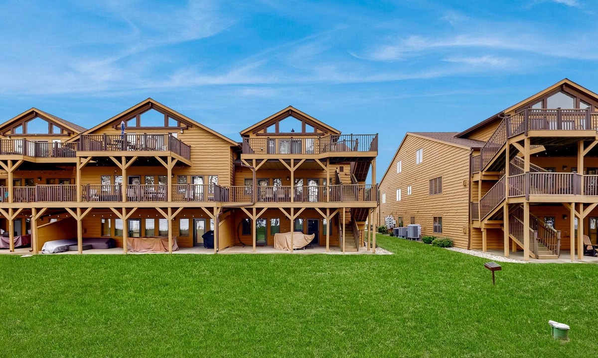 Arkdale Condo | Lake View Condo w/Golf, Pool, Hot tub, Lake access, & Resort Amenities