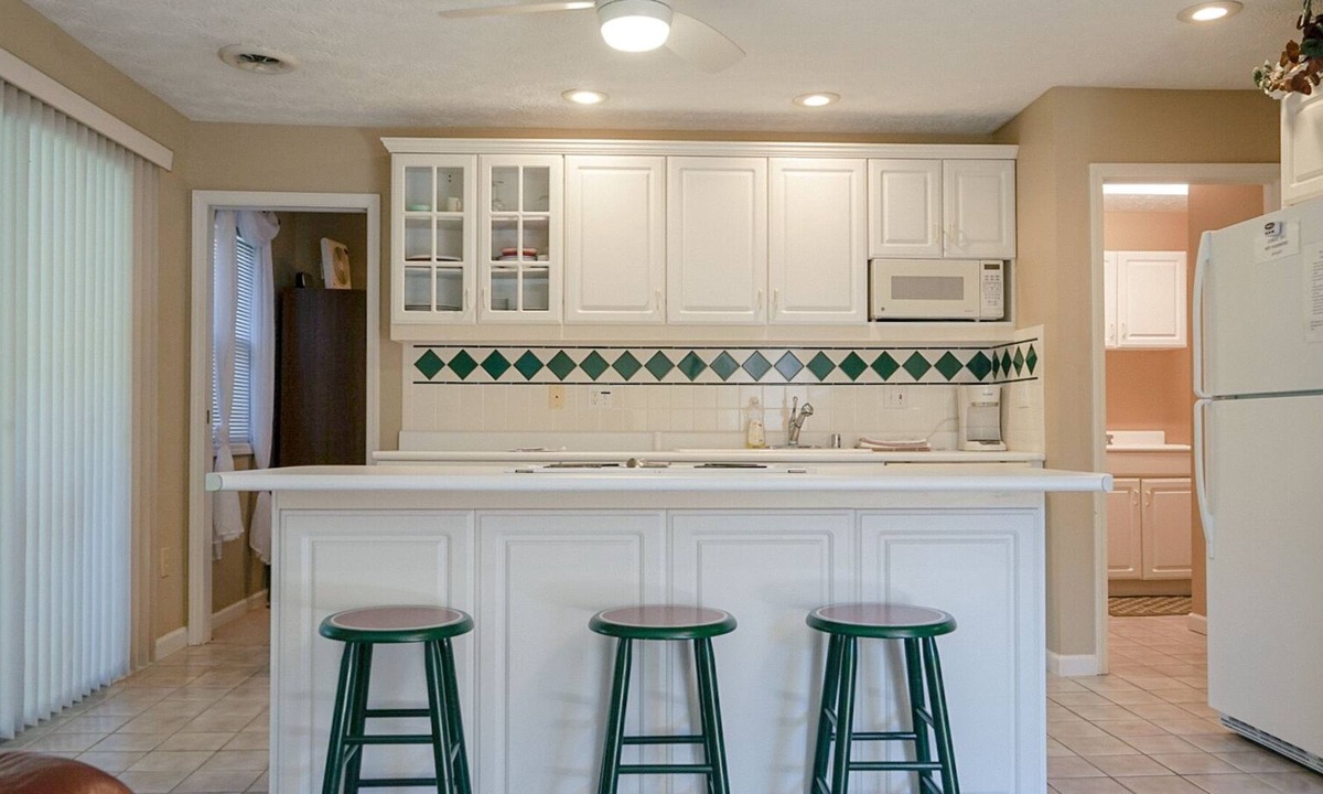 Bronston Condo | Lake View Lounge 104-2- Golf, Pool, Pickleball
