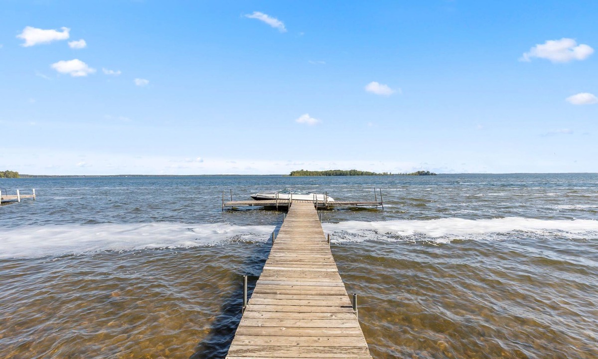 Breezy Point Apartment | Lakefront 2BR Townhome with Beach & Dock Access