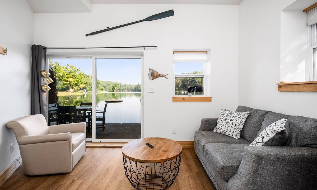 Mayfield Cottage | Lakefront | Arbutus | Bonfires | Pines | Fall!