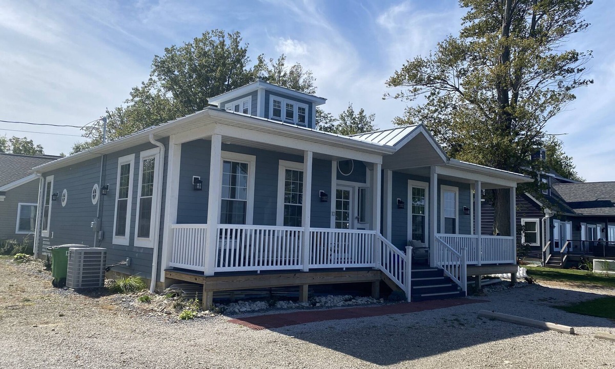 Ashtabula House | Lakefront beach house Geneva on the lake oh