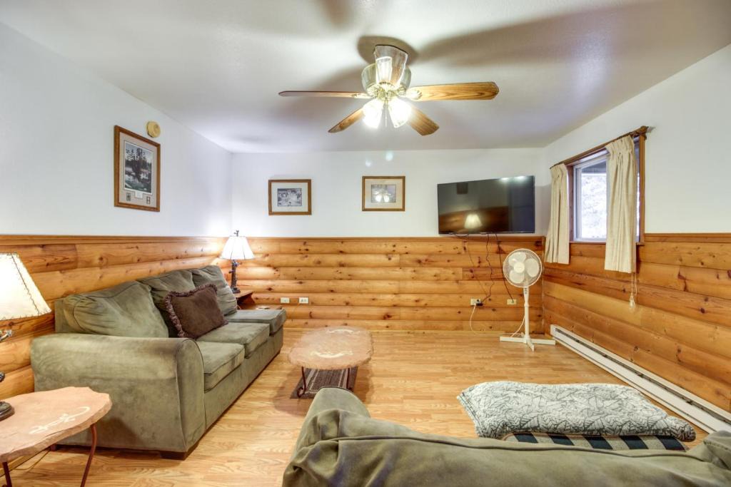 Puposky House | Lakefront Bemidji Getaway w/Community Beach!